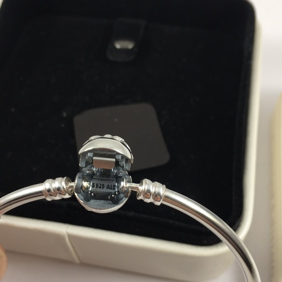 NEW Pandora limited Edition Dainty Bow Bangle 19cm - Picture 5 of 5